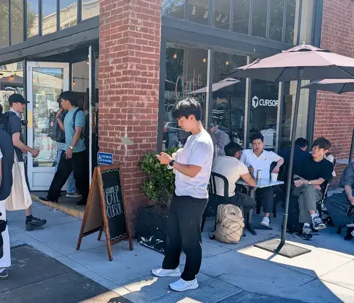 Cursor快闪咖啡店Cafe Cursor吸引众多开发者